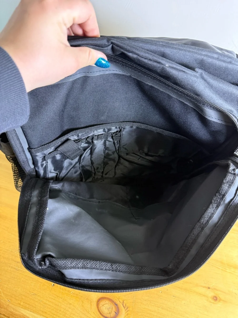 Disney Parks Leed’s Embroidered Messenger Style Work Bag‎ Laptop Black Large